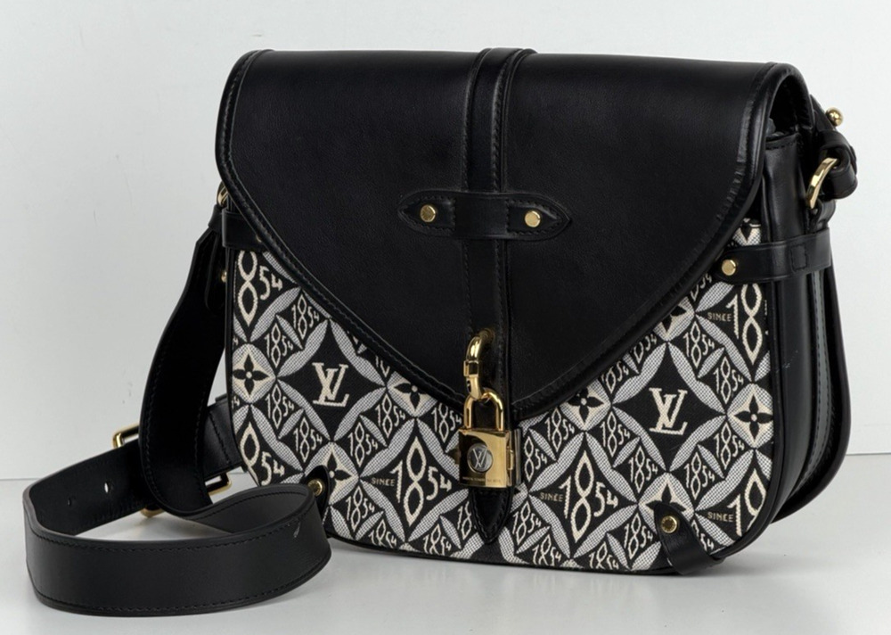Louis Vuitton Neo Saumur MM Bag Black & White Woven Jacquard Motif Blend 2020 U3